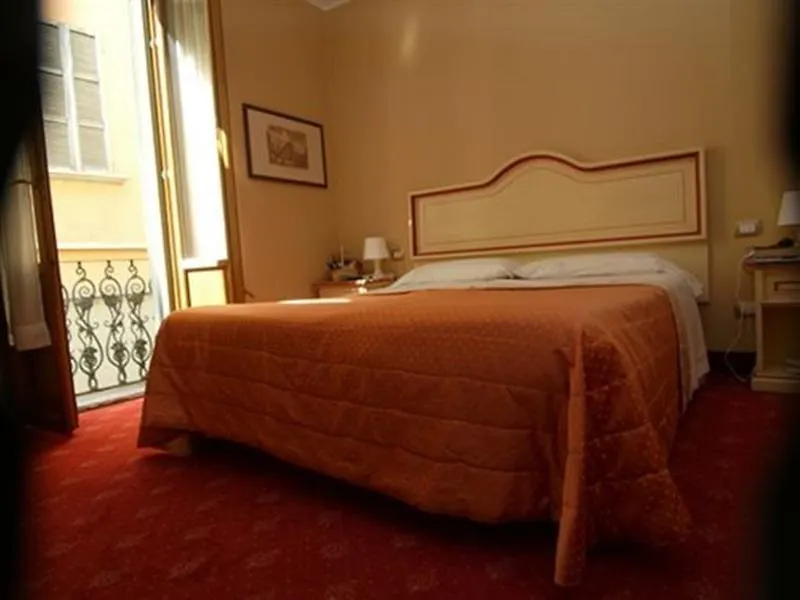 Hotel Astoria Crémone 3*,  Italie