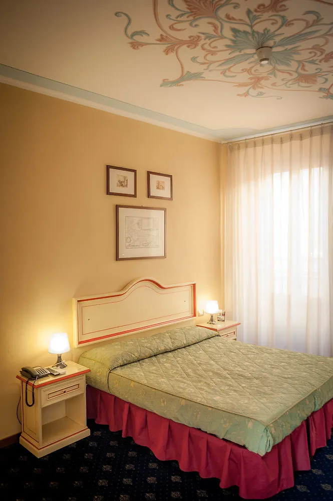 Hotel Astoria Crémone